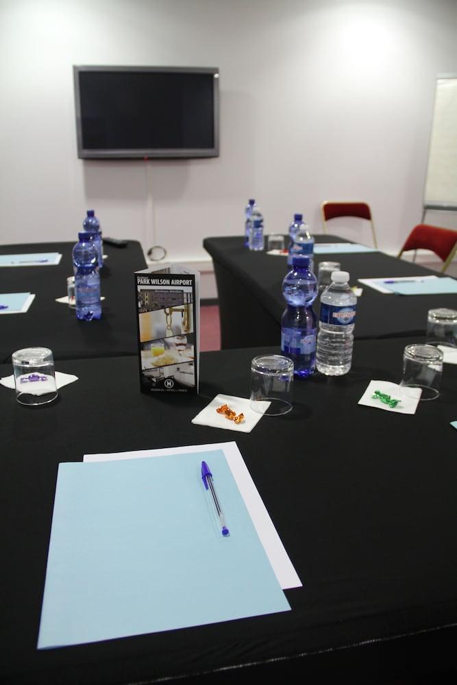 Park Wilson Airport Aparthotel Colomiers Εξωτερικό φωτογραφία